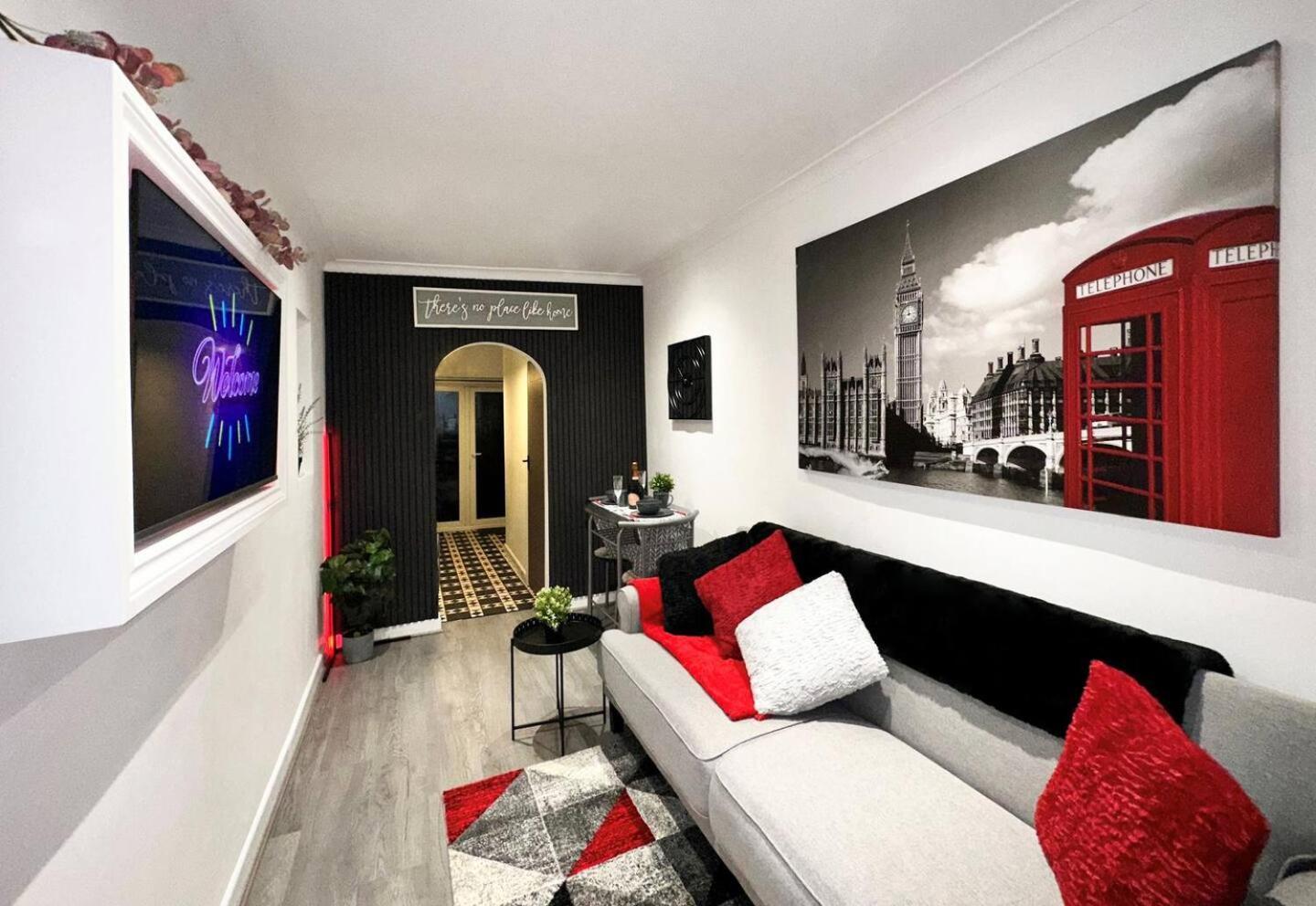 Boutique Backyard Bungalow - Brimsdown Енфийлд Екстериор снимка