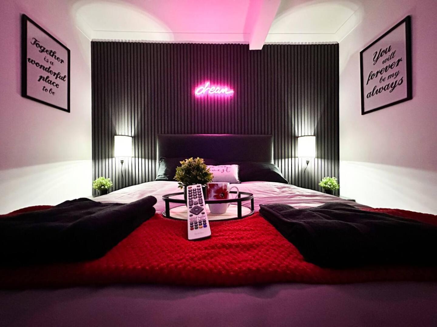 Boutique Backyard Bungalow - Brimsdown Енфийлд Екстериор снимка