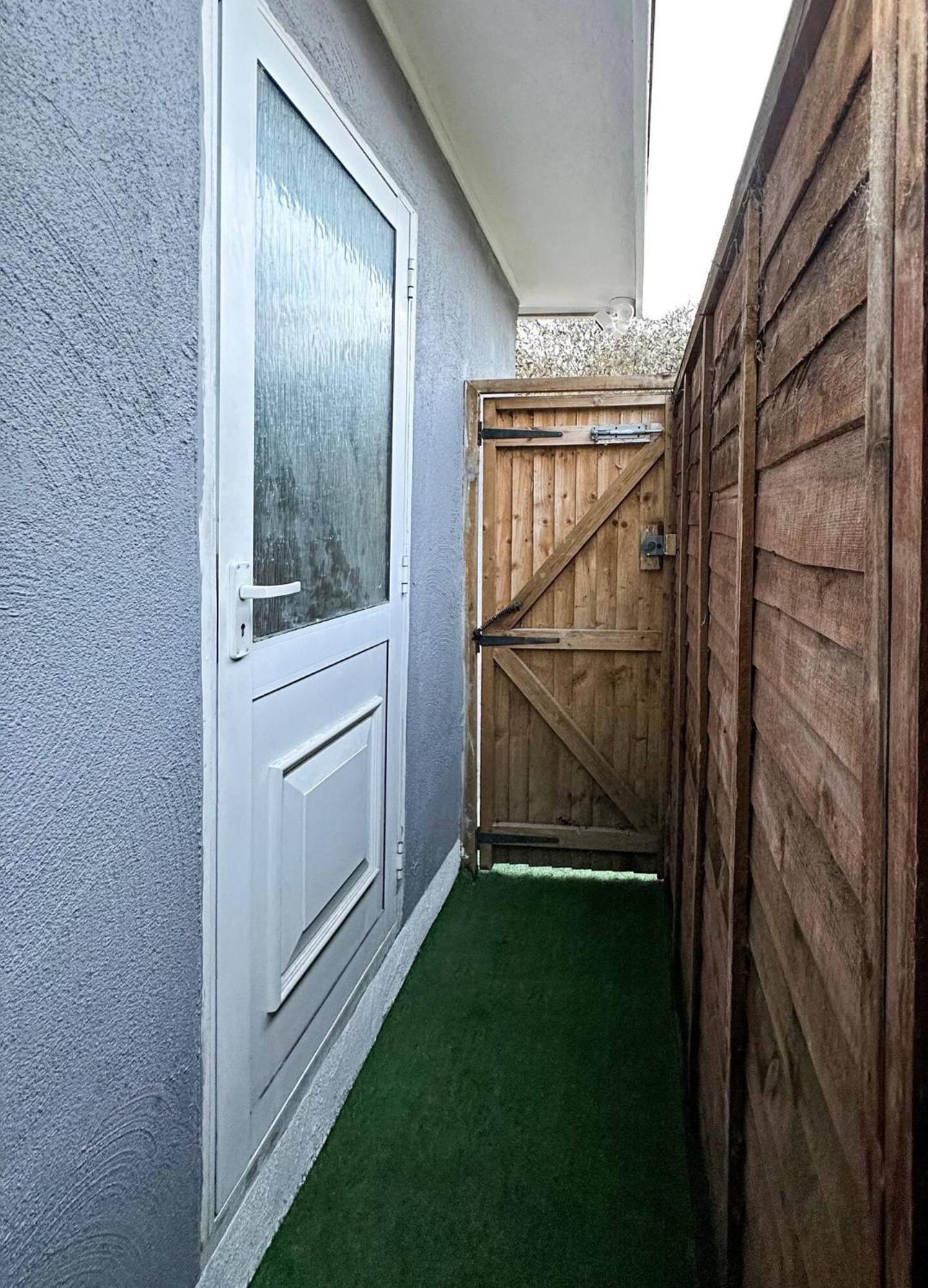 Boutique Backyard Bungalow - Brimsdown Енфийлд Екстериор снимка